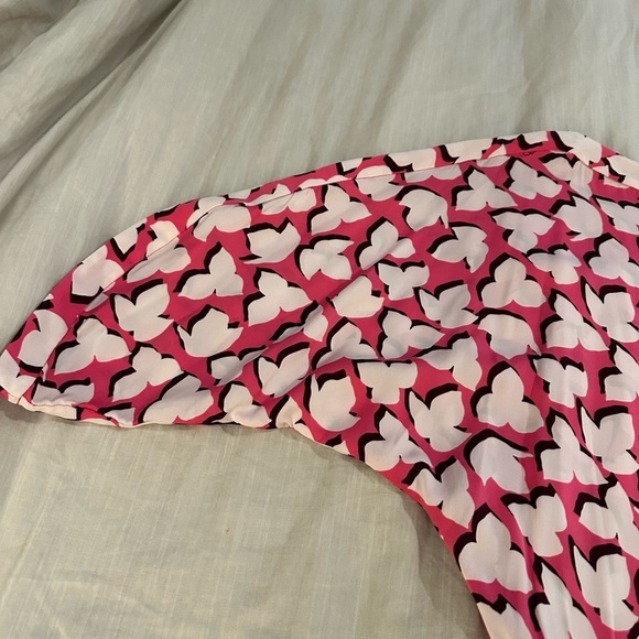 Diane von Furstenberg DVF Soleil Short Romper
Pink Floral Shadows (19) - Picture 8 of 11